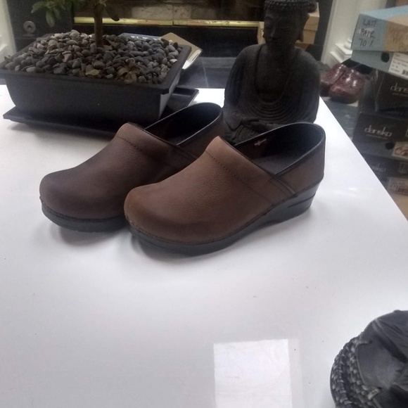 Sanita Shoes - Sanita Signature Textured Oil Clogs NEW